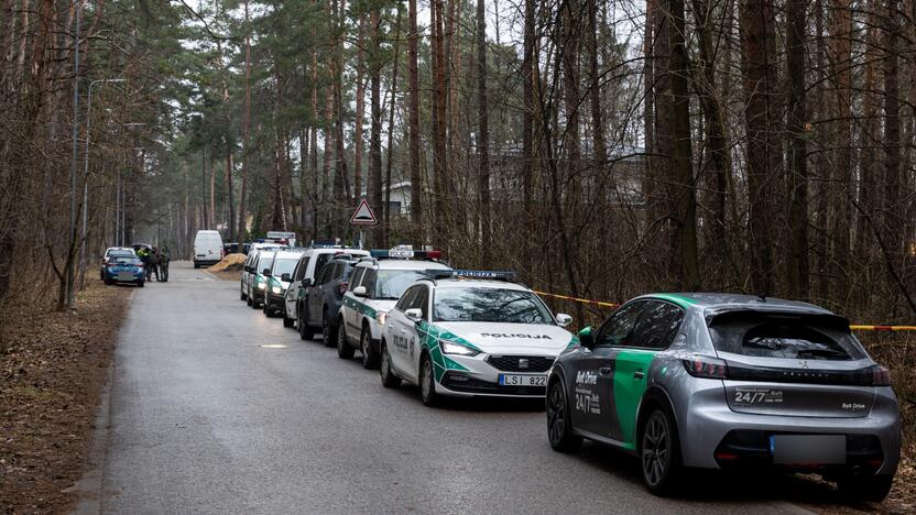 Prie L. Volkovo namų dirba policijos pareigūnai