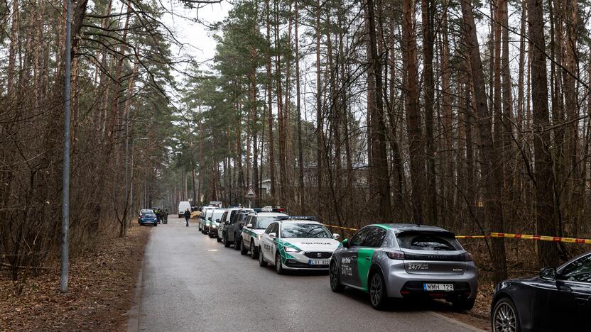 Prie L. Volkovo namų dirba policijos pareigūnai