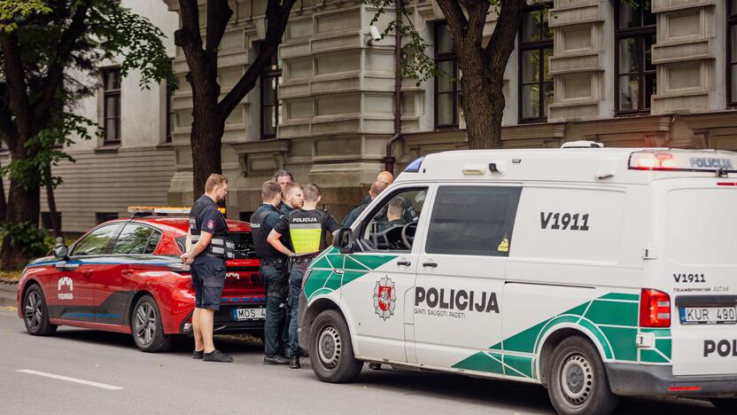 Vilniuje nuimta be leidimo pakabinta atminimo lenta K. Škirpai