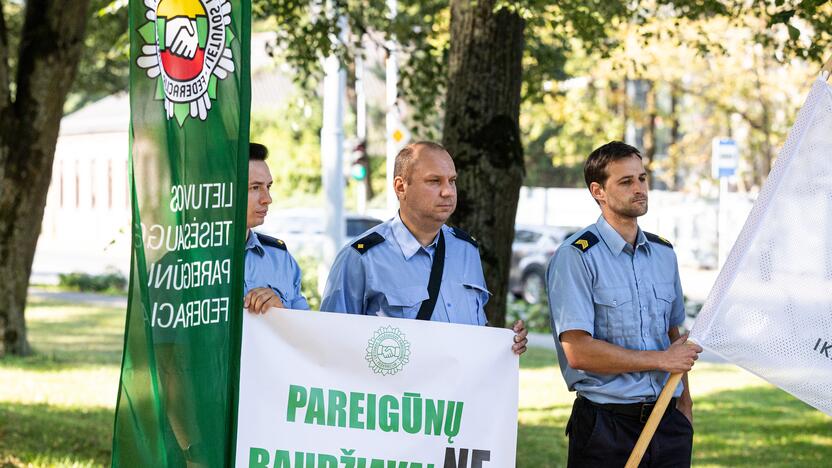 Lietuvos teisėsaugos pareigūnų federacijai priklausančių profesinių sąjungų piketas