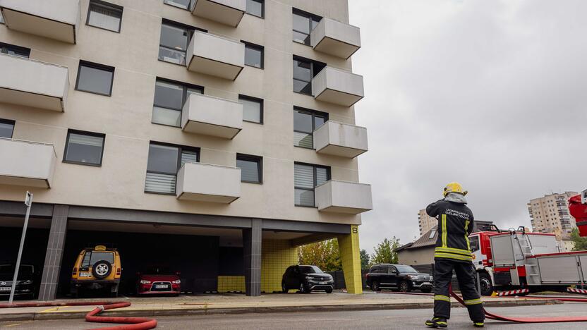 Vilniaus Trimitų gatvėje degė butas