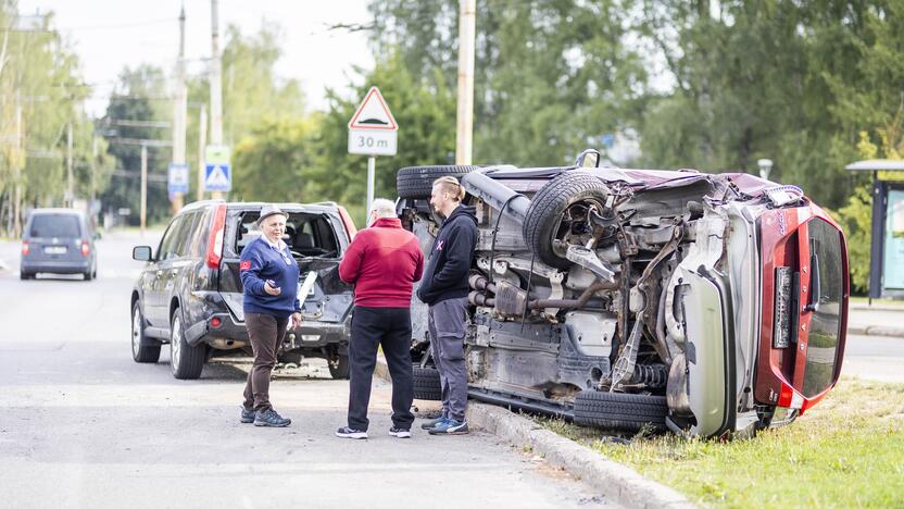 Vilniuje – girta moteris rėžėsi į šešis automobilius