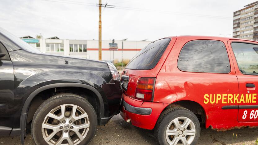 Vilniuje – girta moteris rėžėsi į šešis automobilius