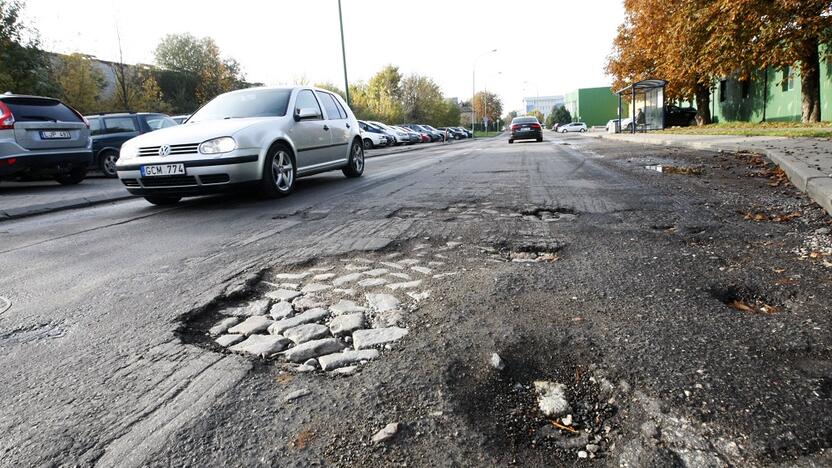 Apimtys: vien nuo 2022-ųjų pradžios Kaune jau užlopyta per 2 tūkst. įvairaus dydžio avarinių duobių, o Klaipėdoje – apie 400 kv. m.