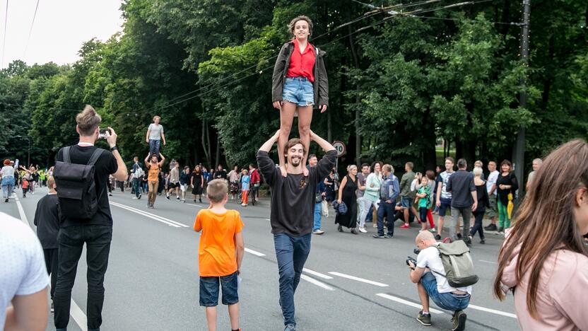 Kūrybiškumas: į parodos kalną kasmet fluksiškai kopia minia žmonių, kaskart nustebinanti savo išradingumu.