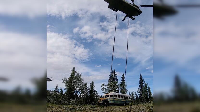 Operacija: kad būtų išvengta naujų tragedijų, Aliaskos valdžia nusprendė išgabenti autobusą į naują, saugesnę jį lankyti norintiems turistams, vietą.