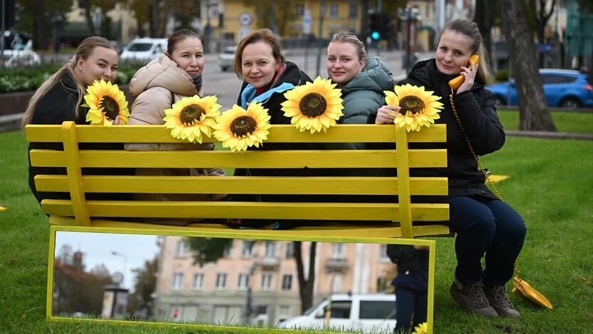 Simboliai: minint Pasaulinę paliatyviosios pagalbos dieną, Klaipėdos viešosiose erdvėse radosi meninių instaliacijų.