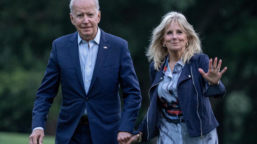 Joe Bidenas (kairėje) ir Jill Biden (dešinėje)