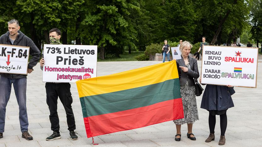 Prieš „Baltic Pride 2022“ eitynes nusiteikę žmonės kovojo maldomis