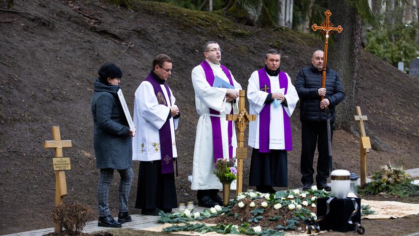 A. Paltinas atgulė amžinojo poilsio 