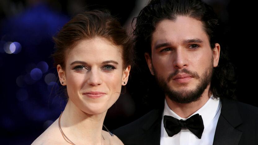  Rose Leslie ir Kitas Haringtonas