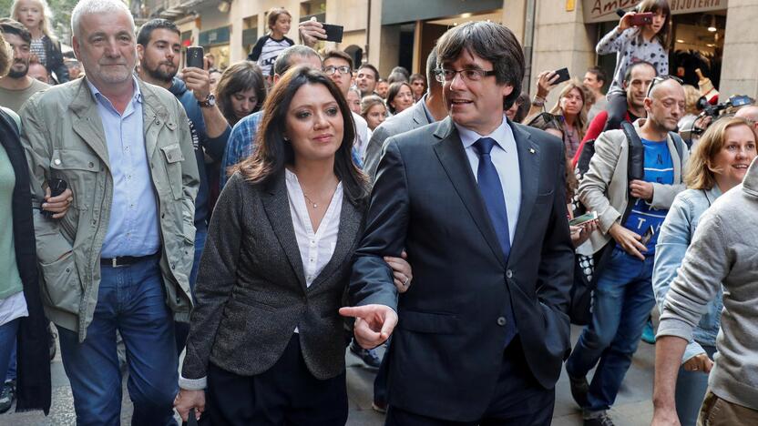 Carlesas Puigdemont'as (dešinėje)