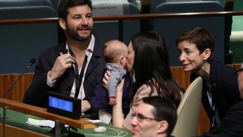 Jacinda Ardern (viduryje)