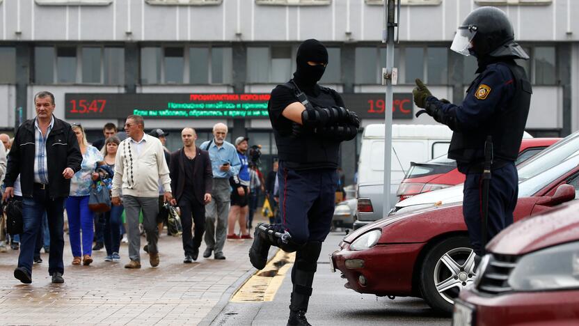 Baltarusijoje vėl suiminėjami protestuotojai