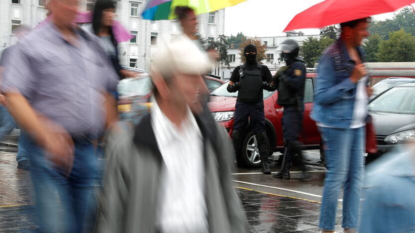 Baltarusijoje vėl suiminėjami protestuotojai