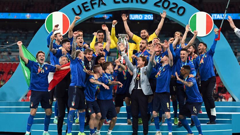 Europos futbolo sostą užėmė italai!