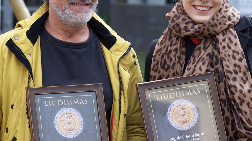 Įsipareigojimai: L.Švirinas ir R.Cibauskaitė žadėjo į savo žodyną įtraukti daugelio jau pamirštus žodžius.