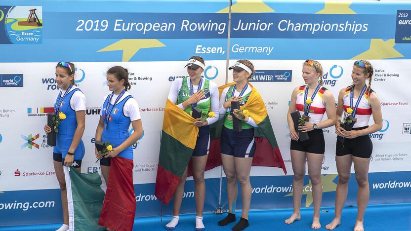 D.Rimkutė ir U.Juzėnaitė Europos jaunių irklavimo čempionate Esene pelnė auksą.