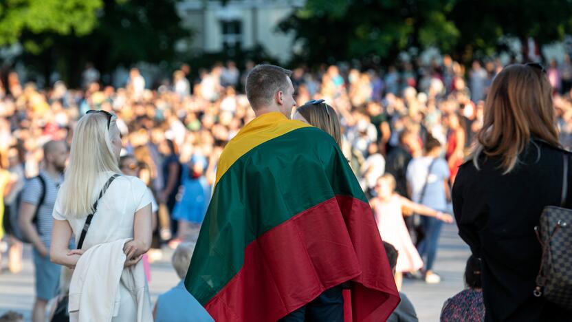  Visame pasaulyje žmonės sugiedojo Lietuvos himną