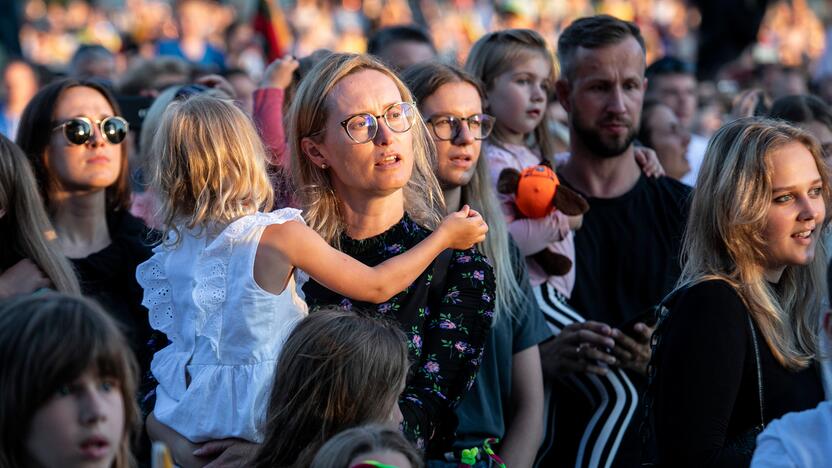  Visame pasaulyje žmonės sugiedojo Lietuvos himną