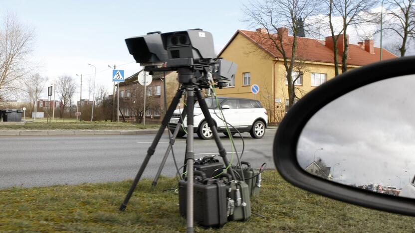 Neaišku: kas ir kaip parenka vietas, kuriose pastatomi trikojai, pareigūnai atsakė gana abstrakčiai.