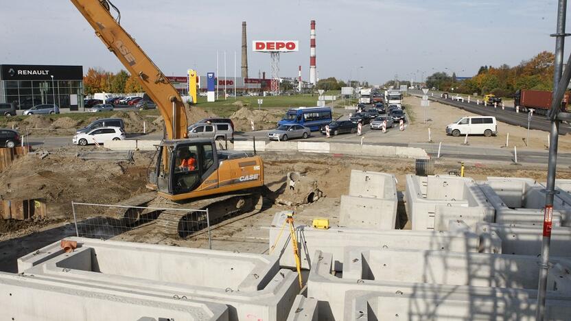 Stabdys: nuo šio pirmadienio iki penktadienio naktimis bus stabdomas eismas Baltijos prospekto ir Šilutės plento žiedinėje sankryžoje.