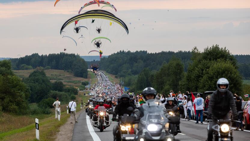 „Laisvės kelio“ dalyviai susirinko nuo Katedros aikštės iki Medininkų memorialo