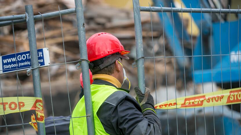 Žaliakalnyje toliau įžūliai naikinamas paveldo namas