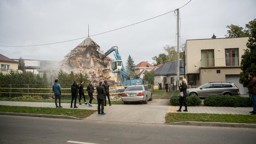 Žaliakalnyje toliau įžūliai naikinamas paveldo namas