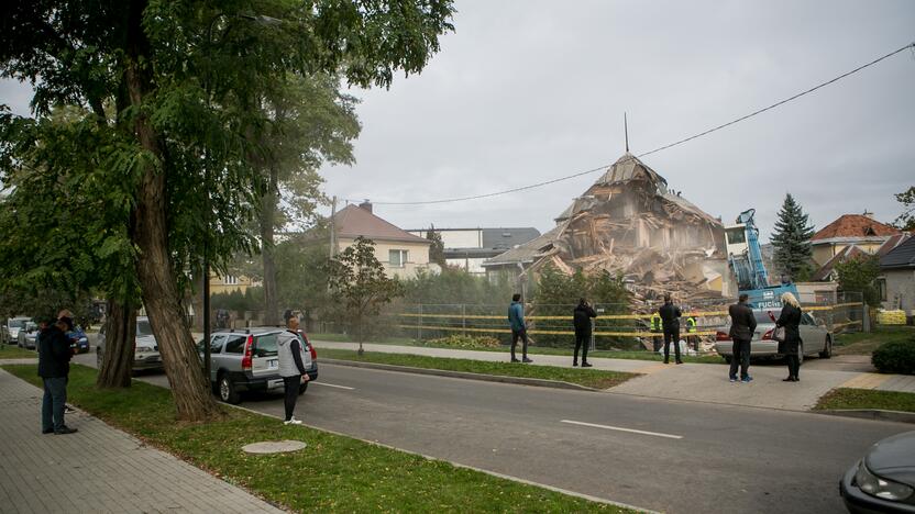 Žaliakalnyje toliau įžūliai naikinamas paveldo namas