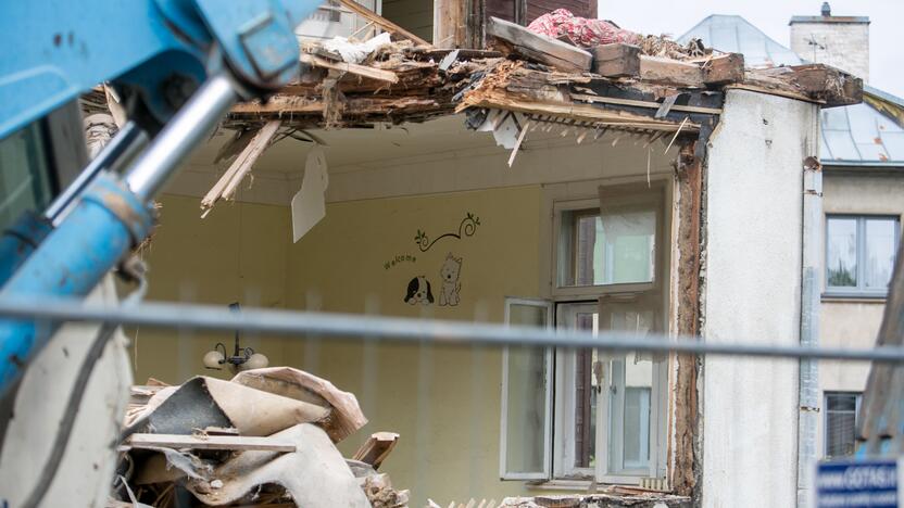 Žaliakalnyje toliau įžūliai naikinamas paveldo namas