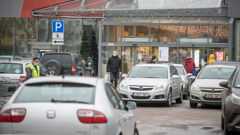 Pirkėjų apgultis Kauno prekybos centruose baigėsi