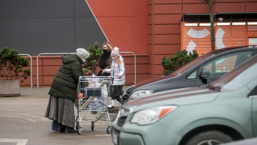 Pirkėjų apgultis Kauno prekybos centruose baigėsi