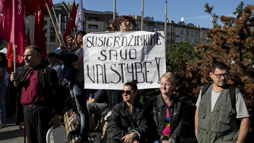 Protestas prie Seimo prieš COVID-19 ribojimus