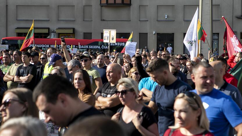 Protestas prie Seimo prieš COVID-19 ribojimus