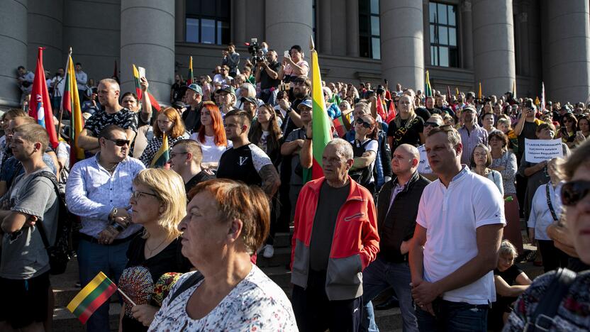 Protestas prie Seimo prieš COVID-19 ribojimus