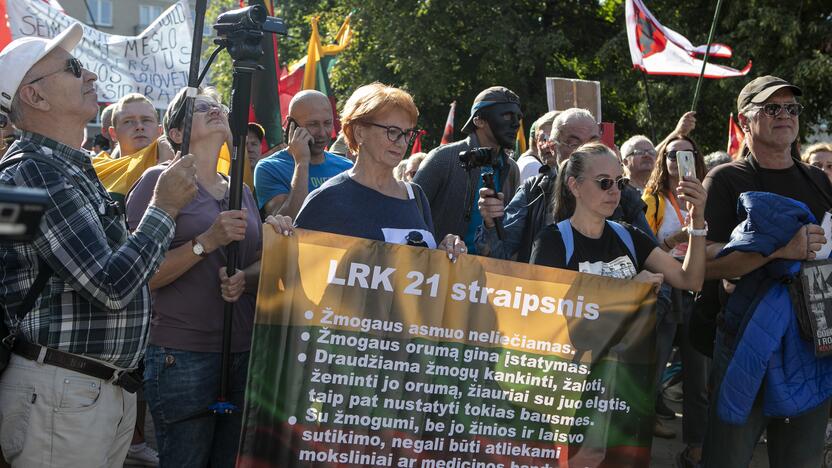 Protestas prie Seimo prieš COVID-19 ribojimus