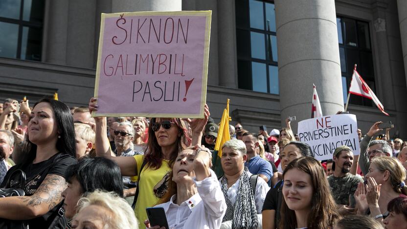 Protestas prie Seimo prieš COVID-19 ribojimus