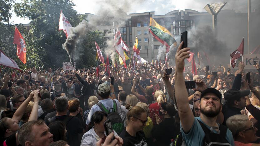 Protestas prie Seimo prieš COVID-19 ribojimus