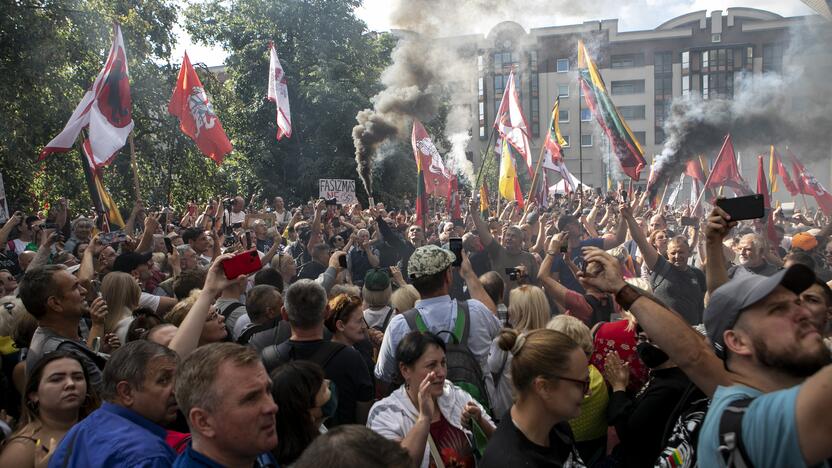 Protestas prie Seimo prieš COVID-19 ribojimus