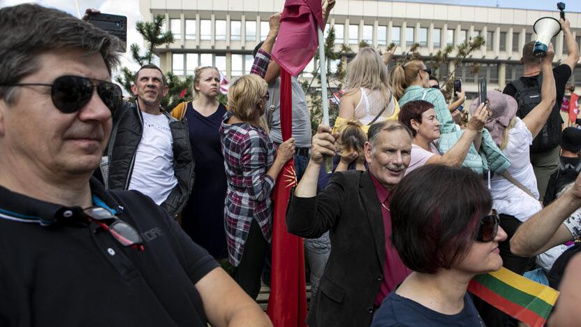 Protestas prie Seimo prieš COVID-19 ribojimus