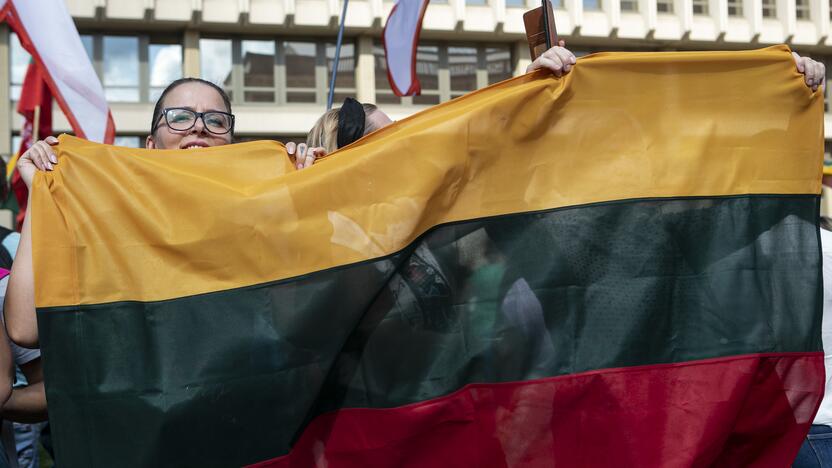 Protestas prie Seimo prieš COVID-19 ribojimus