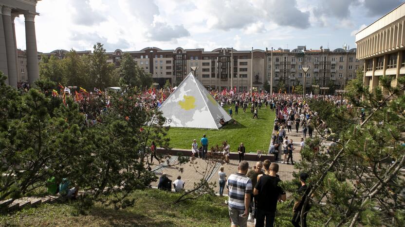 Protestas prie Seimo prieš COVID-19 ribojimus