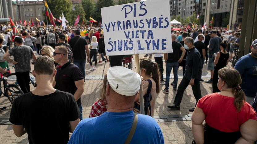 Protestas prie Seimo prieš COVID-19 ribojimus