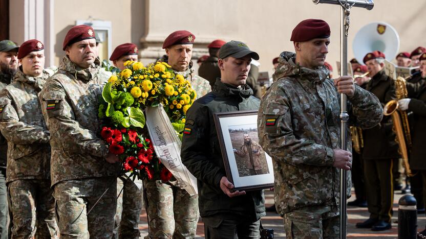 Lietuva atsisveikino su Ukrainoje žuvusiu kariu T. Tumu