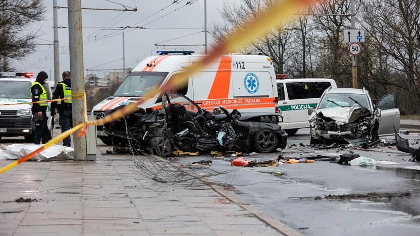 Tragiška avarija Vilniuje ant Valakupių tilto 