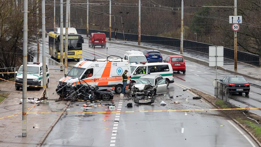 Tragiška avarija Vilniuje ant Valakupių tilto 