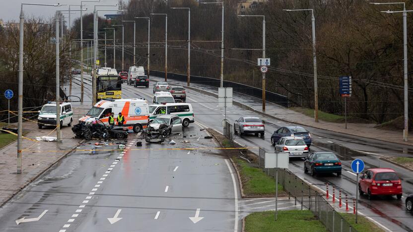 Tragiška avarija Vilniuje ant Valakupių tilto 