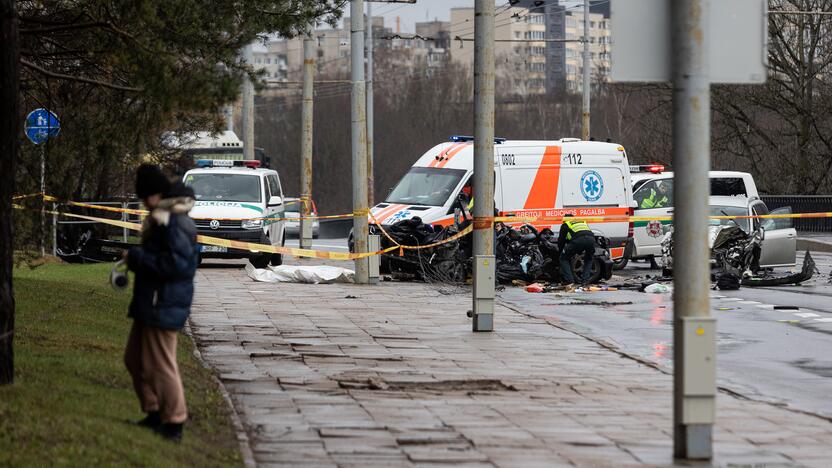 Tragiška avarija Vilniuje ant Valakupių tilto 