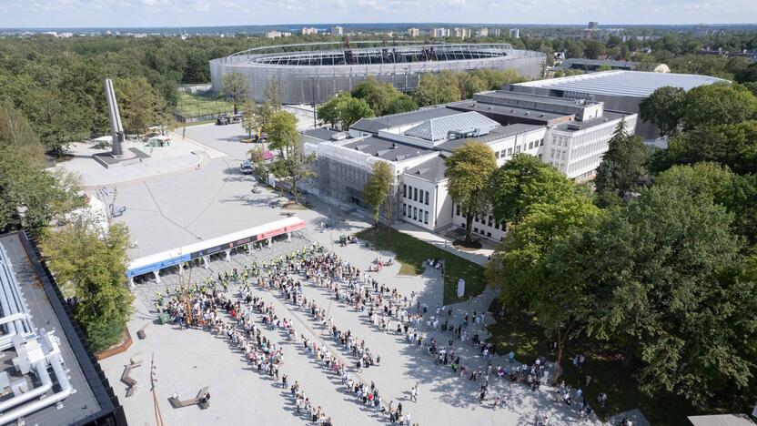 Prie Dariaus ir Girėno stadiono rikiuojasi pirmieji E. Sheerano gerbėjai